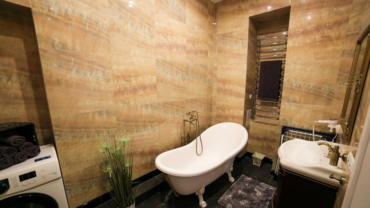 Franco Luxury Apartamento Leópolis Exterior foto